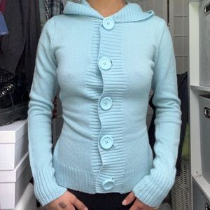 blue fitted sweater💠🤗 w/ a hood